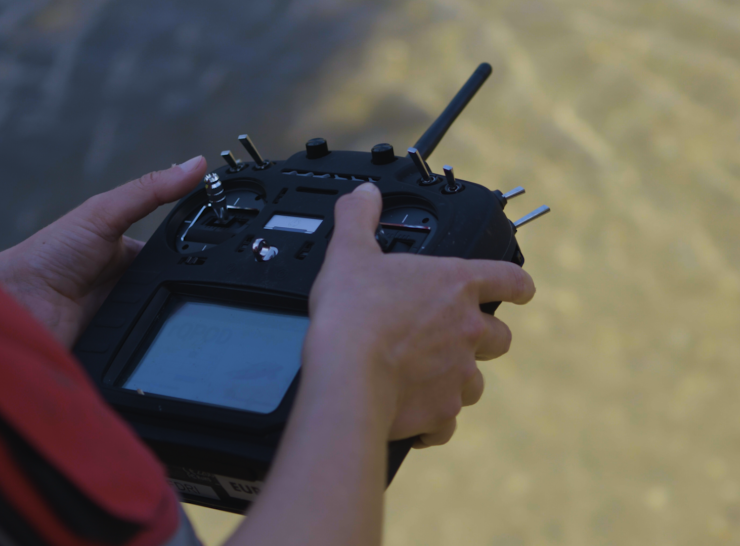 A RQ pod controller in use